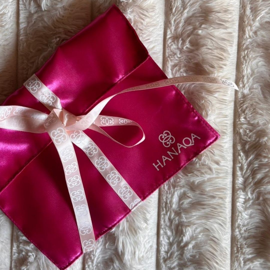 Pochette en satin Hanaqa